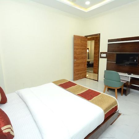 Hotel Villa Inn Anand Bagian luar foto