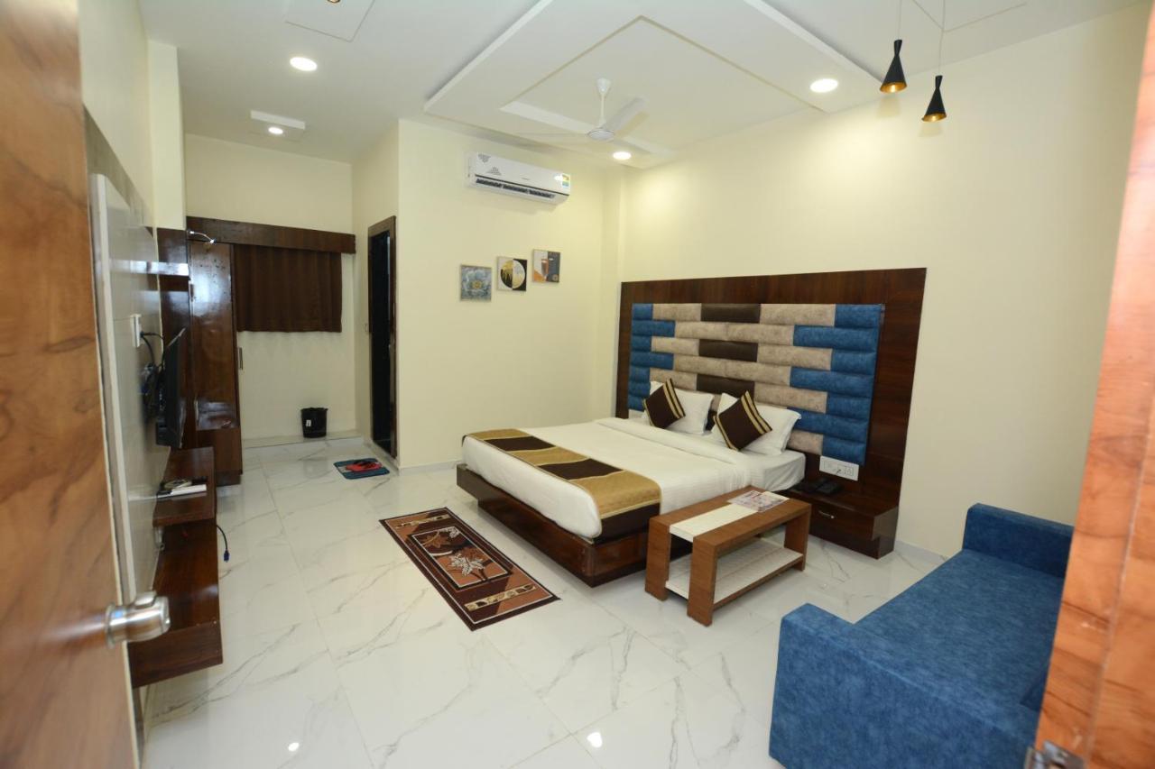 Hotel Villa Inn Anand Bagian luar foto