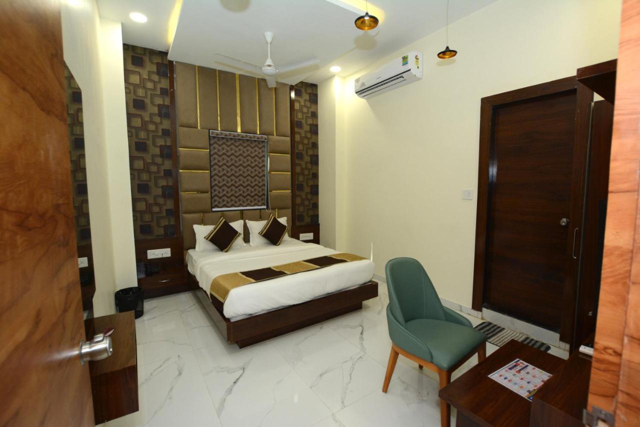 Hotel Villa Inn Anand Bagian luar foto