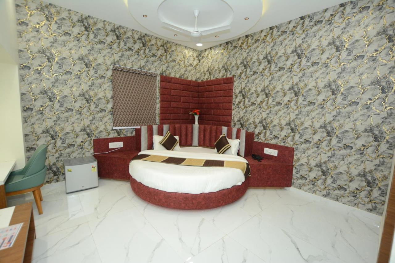 Hotel Villa Inn Anand Bagian luar foto