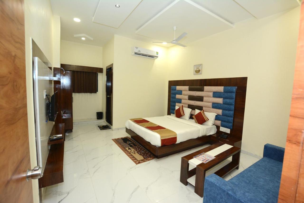 Hotel Villa Inn Anand Bagian luar foto