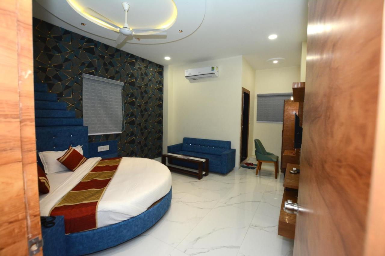 Hotel Villa Inn Anand Bagian luar foto
