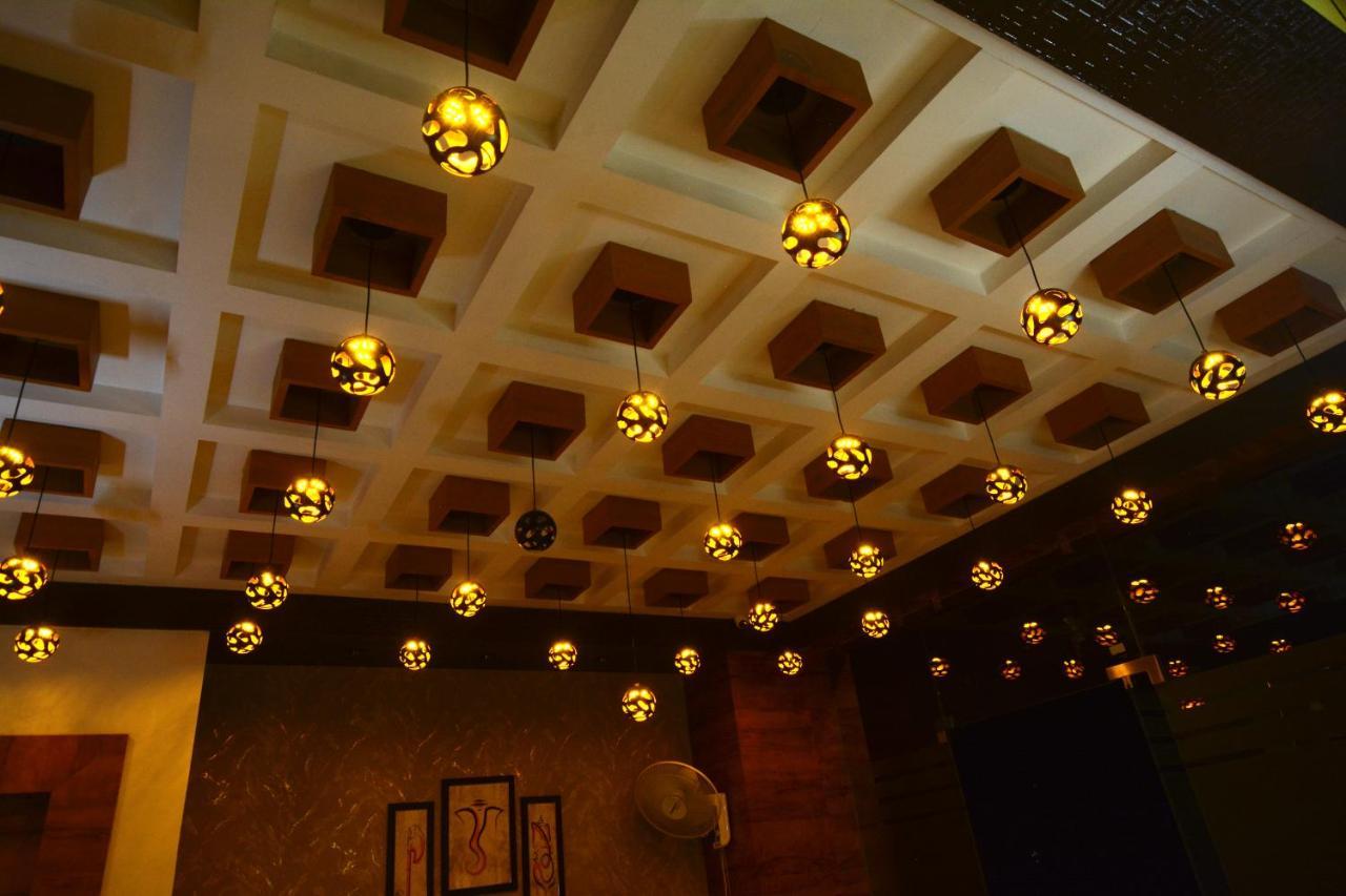 Hotel Villa Inn Anand Bagian luar foto