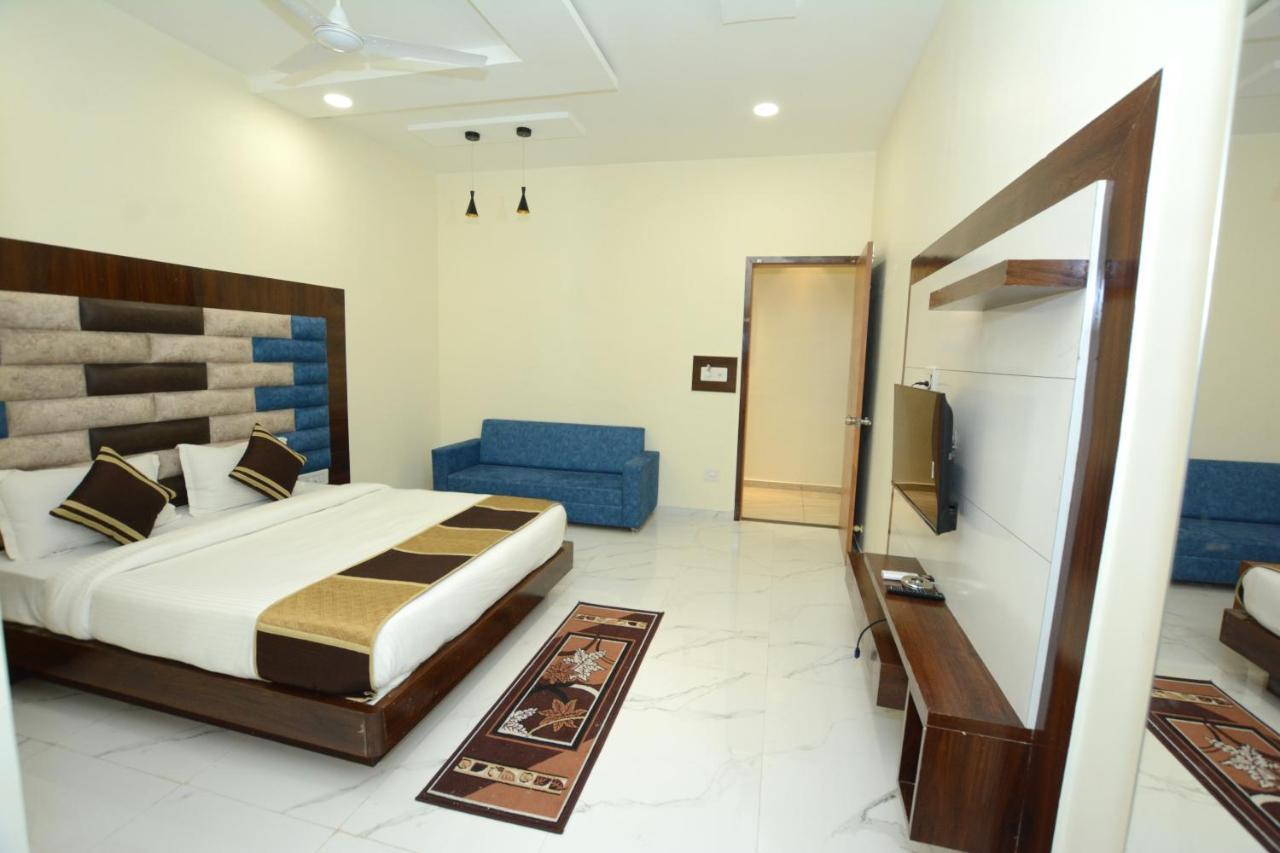 Hotel Villa Inn Anand Bagian luar foto