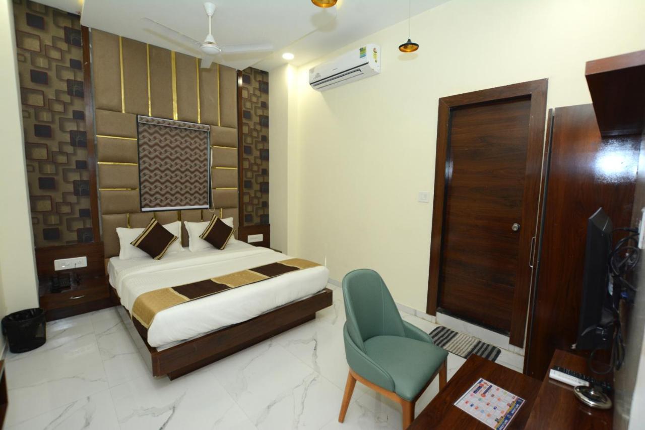 Hotel Villa Inn Anand Bagian luar foto