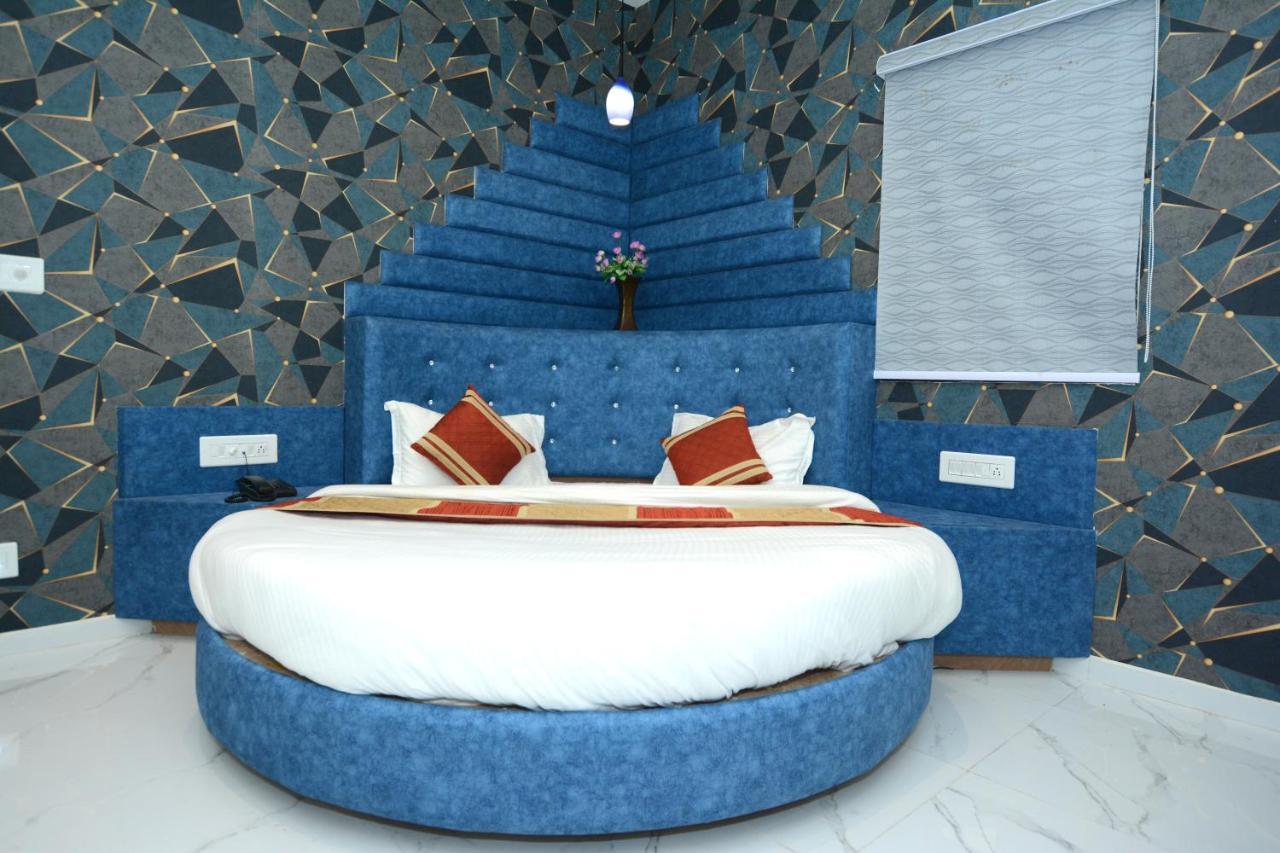 Hotel Villa Inn Anand Bagian luar foto